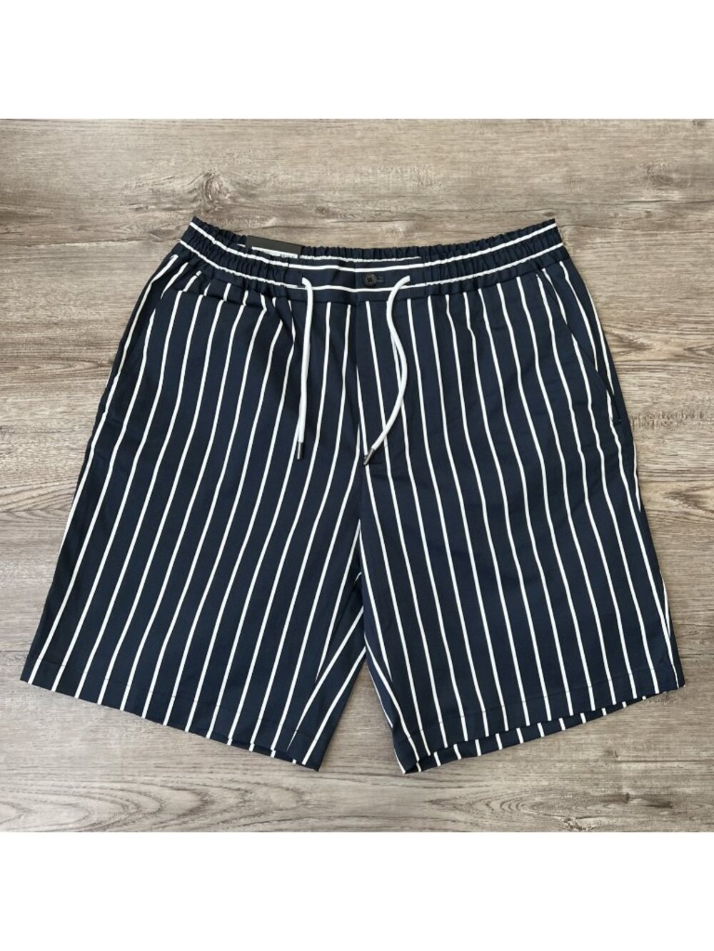 J Lindeberg Earl Resort Shorts Mens Large Navy Stripe‎ 8" Inseam NWT